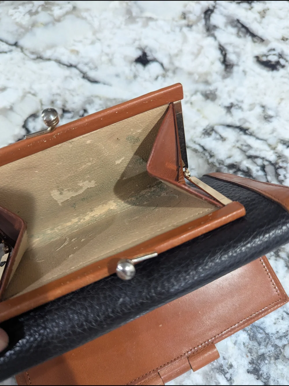 Dooney & Bourke Vintage Black/Tan Pebble Leather Organizer Wallet. Size 7x3.5x1